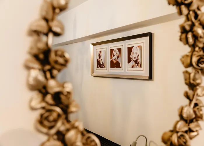 Glamour Ultracentral Крайова